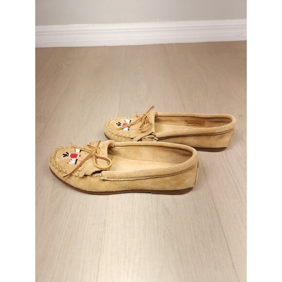 Minnetonka Suede Moccasins with Beaded Design – Size 9.5 Narrow, Classic Style - Picture 6 of 14